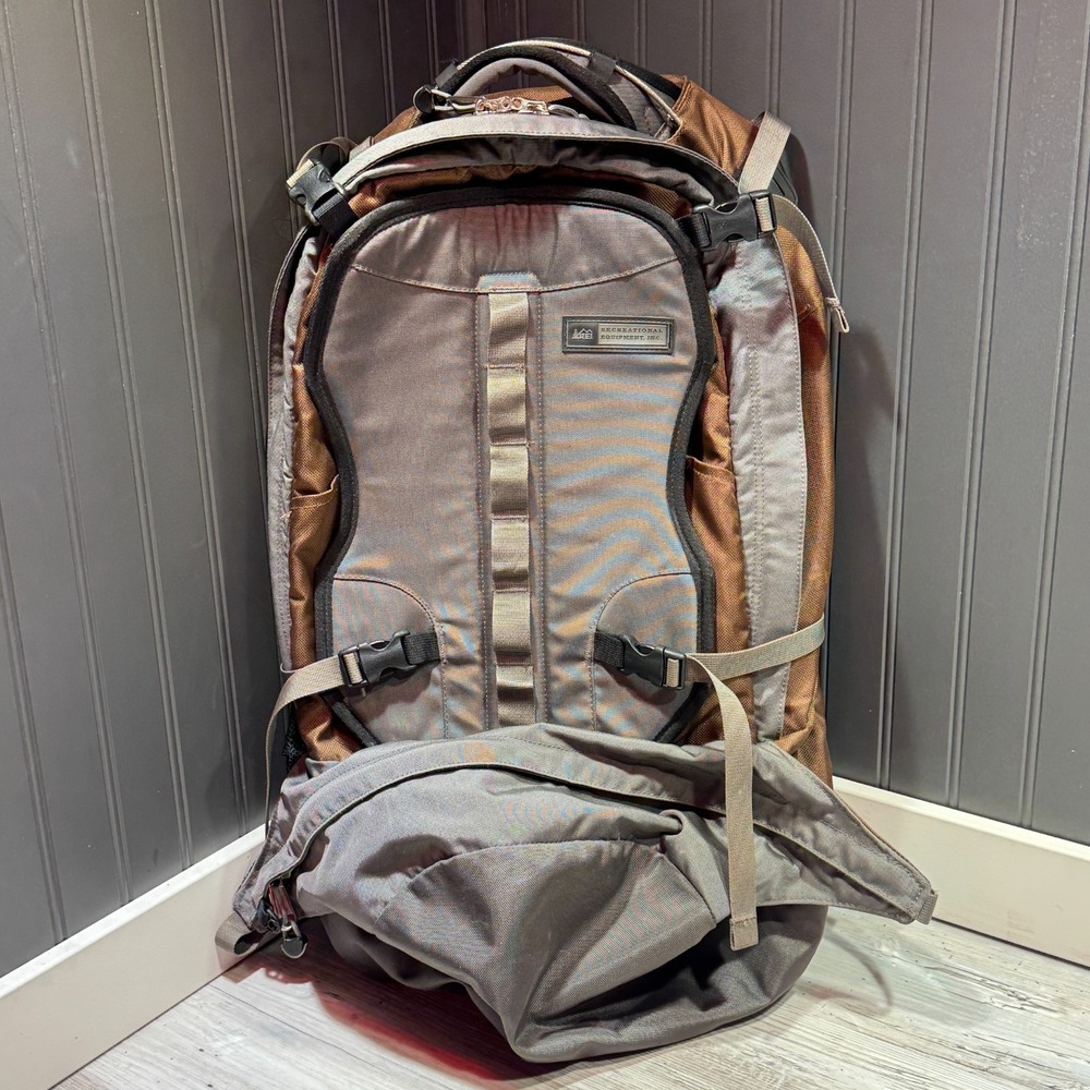 REI Convertible Hidden Shoulder Straps Travel Backpack Internal Soft Frame
